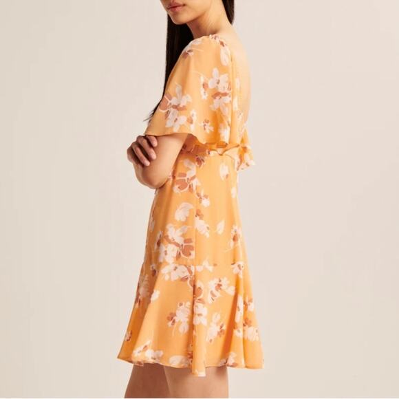 Abercrombie & Fitch Flutter Sleeve Dress Size XS PETITE - Picture 2 of 11